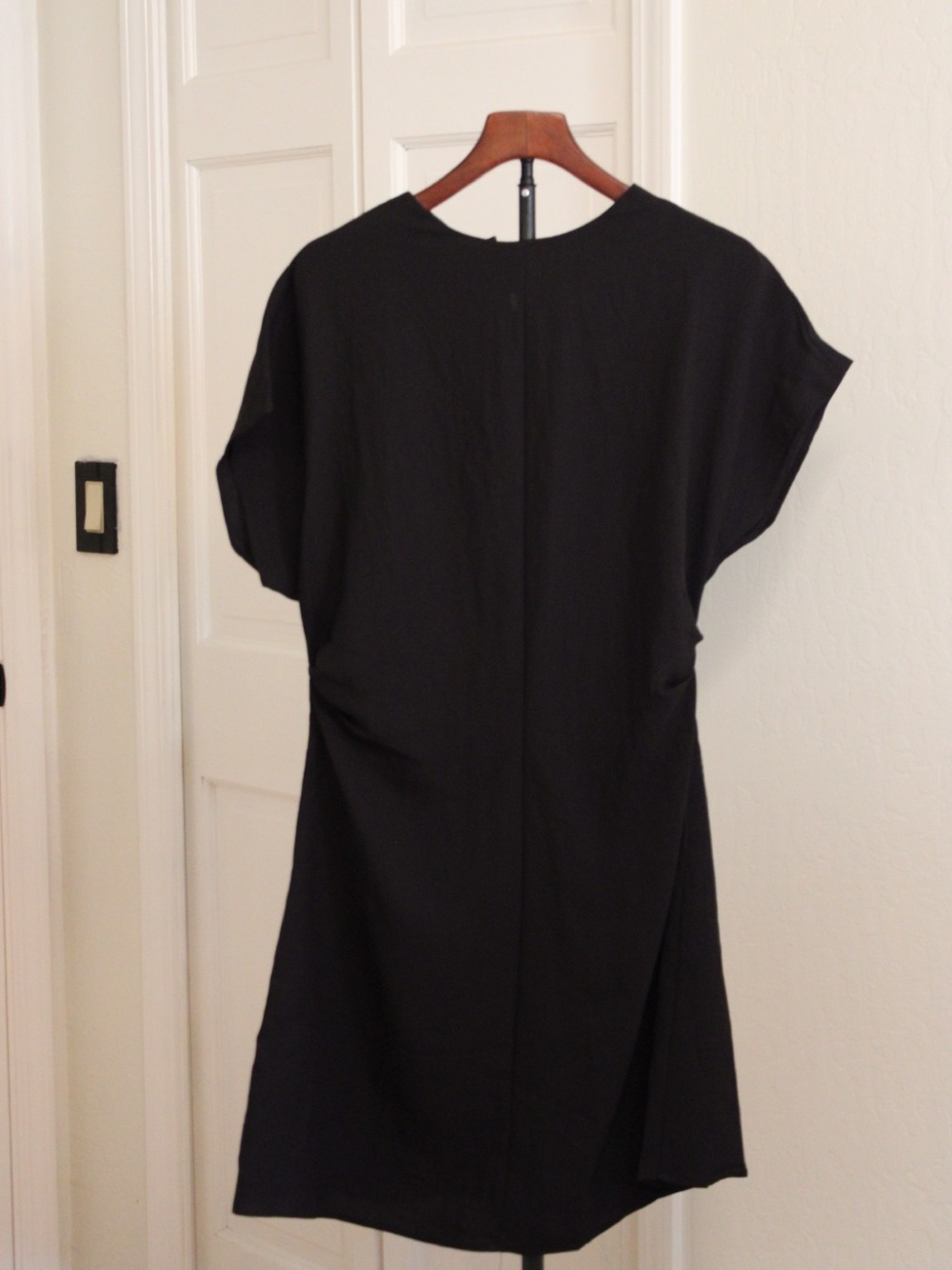 H&M Black Short Sleeve Shift Dress Size M NWT Minimalist Work Cocktail